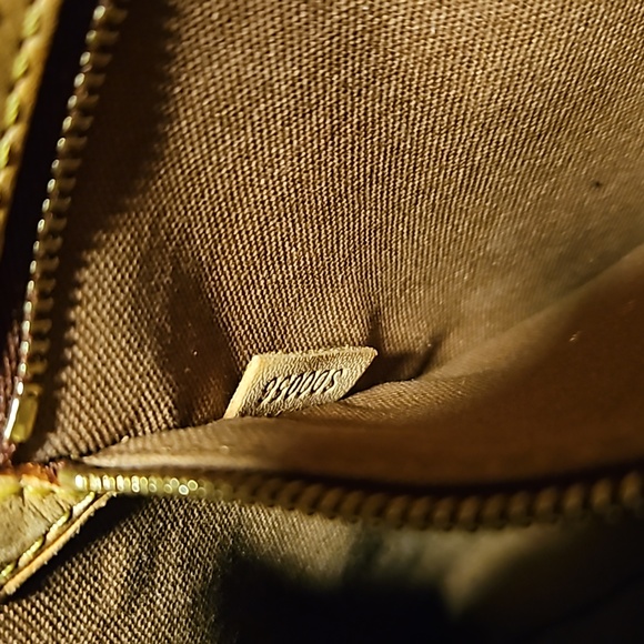 Make An Offer On This Louis Vuitton Monogram Canvas Batignolles! Authentic! - Picture 4 of 12